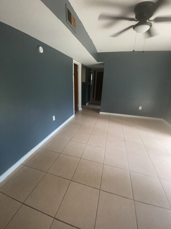 Building Photo - 2694 Woodside Dr