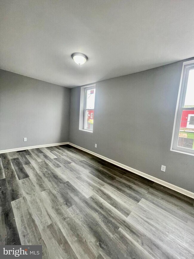 Building Photo - 3901 Poplar St