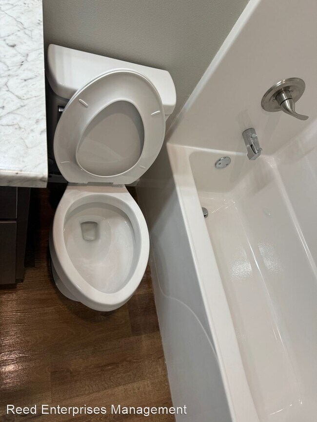 Foto del edificio - 3 br, 2 bath House - 138 W Bluegrass St