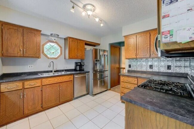 Foto del edificio - 7109 Polaris Ln N