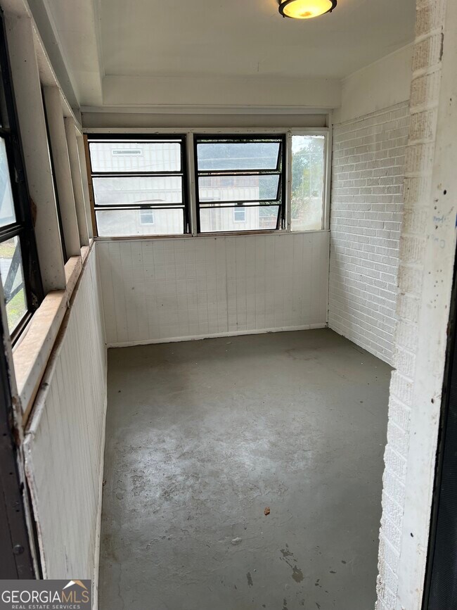 Building Photo - 1215 Westview Dr SW