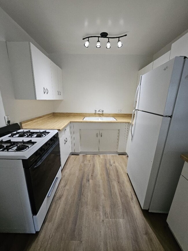 Interior Photo - Holiday Manor