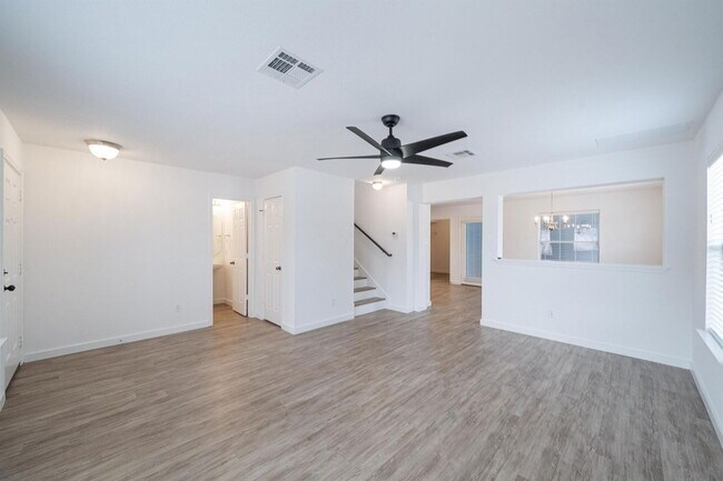 Foto del edificio - 1600 Big Thicket Dr