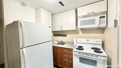 Building Photo - 22 Masseygrove Cres