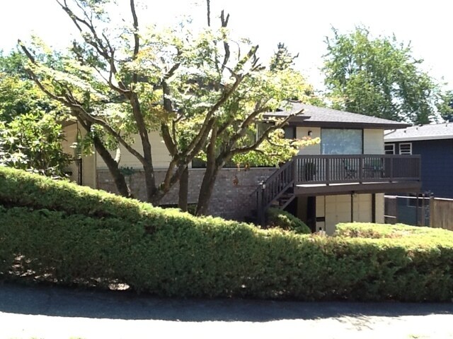 Building Photo - Maple leaf 4 Bedroom house