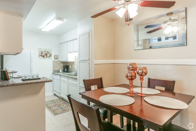 Dining Area - Falls of Braeburn