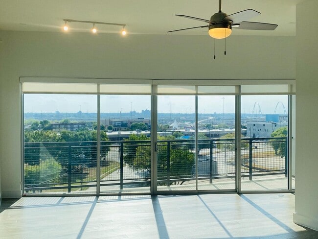 Foto del edificio - 1100 Peters St