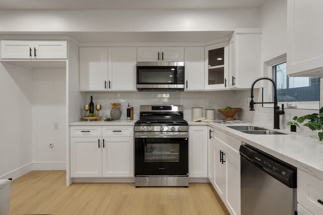 Building Photo - 2708 S Cochran Ave
