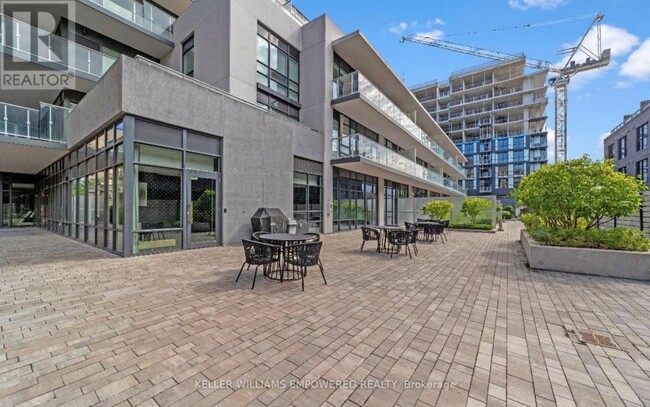 Building Photo - 621-621 Sheppard Ave E
