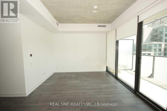 Building Photo - 185 Roehampton Ave