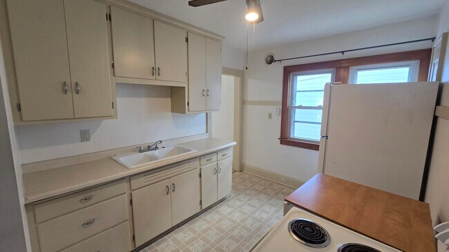 Foto del edificio - 1727 E Morgan Ave