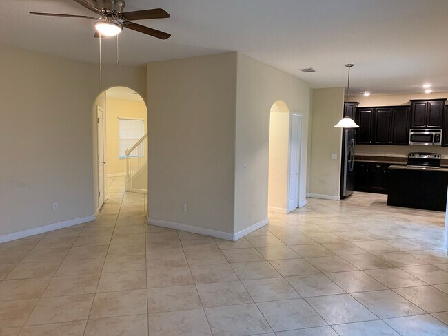 Foto del edificio - WYNDHAM LAKES ESTATES 4/2.5 HOME FOR RENT - LAKE VIEW!