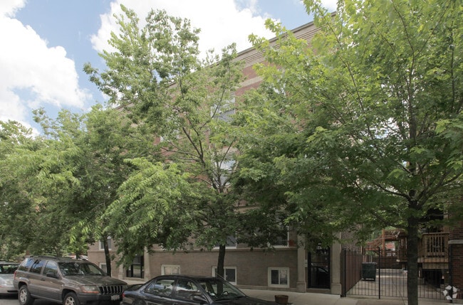 Building Photo - 941-945 E 52nd St