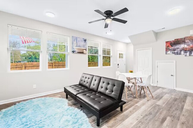 Foto del edificio - Room in Townhome on Mobley St