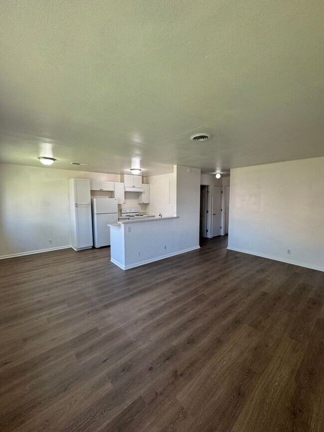 Foto del edificio - 2402-2402 Wilson Ave