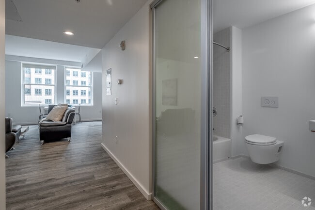 2BD, 1BA - 875-1.371SF - Lofts at 629 Euclid