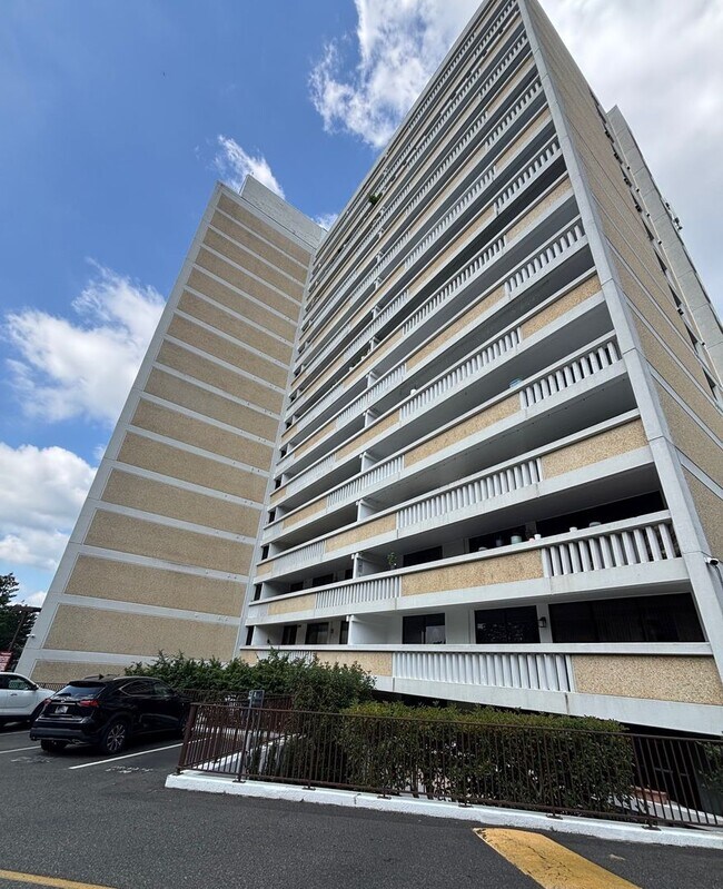 Foto del edificio - 6101 Edsall Rd