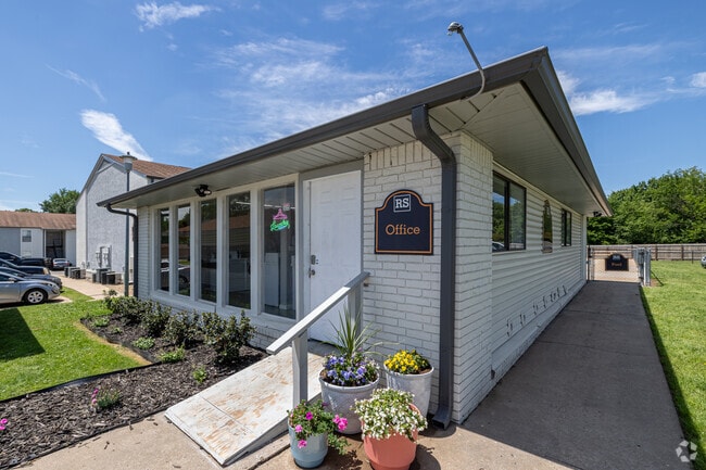 Building Photo - Ramsey Square: 1 & 2 Bedroom Apartments with Dog Park & Pool