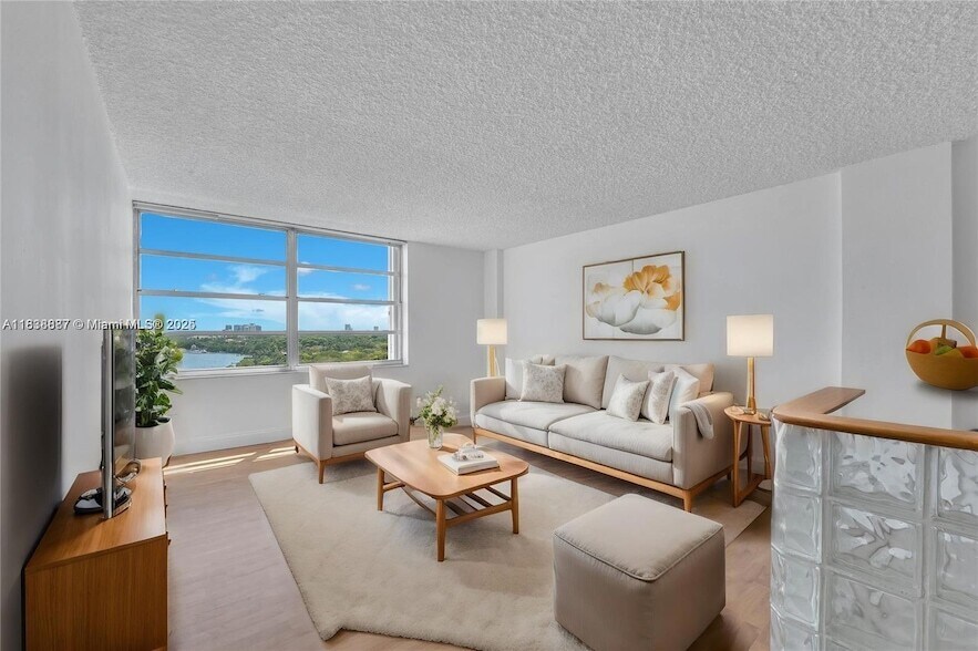 Foto principal - 150 SE 25th Rd