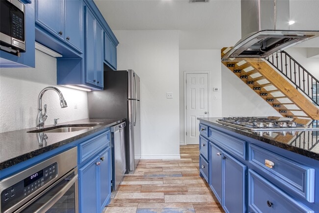 Foto del edificio - 425 Campbell Rd