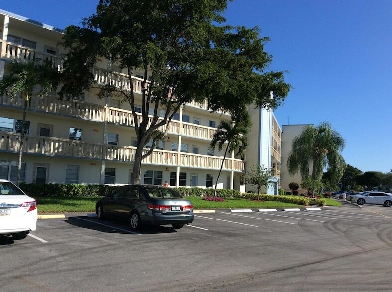 Photo - 3063 Ainslie Dr