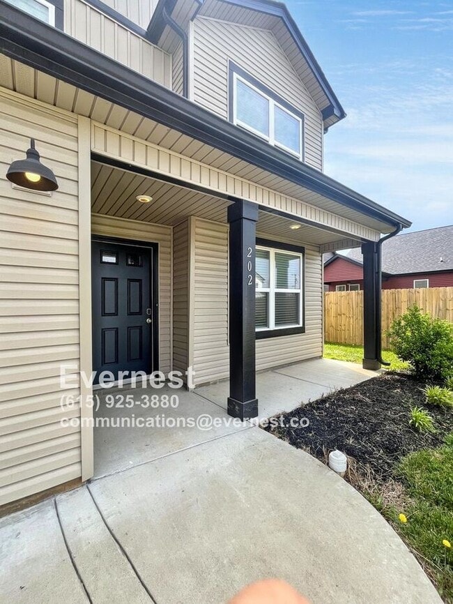 Building Photo - 3-Bedroom, 3-Bathroom Home with Convenient...