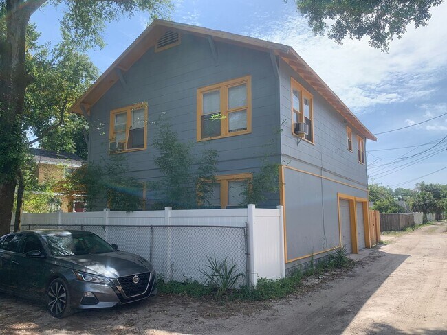 Foto del edificio - 1029 1/2 12th Ave S.