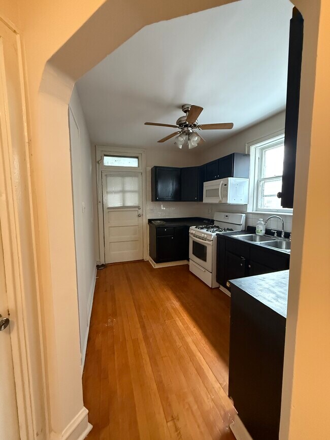 Building Photo - 5207 S Artesian Ave