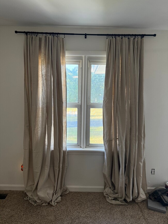 Ventanas en la sala de estar. - 4795 US Highway 68 W