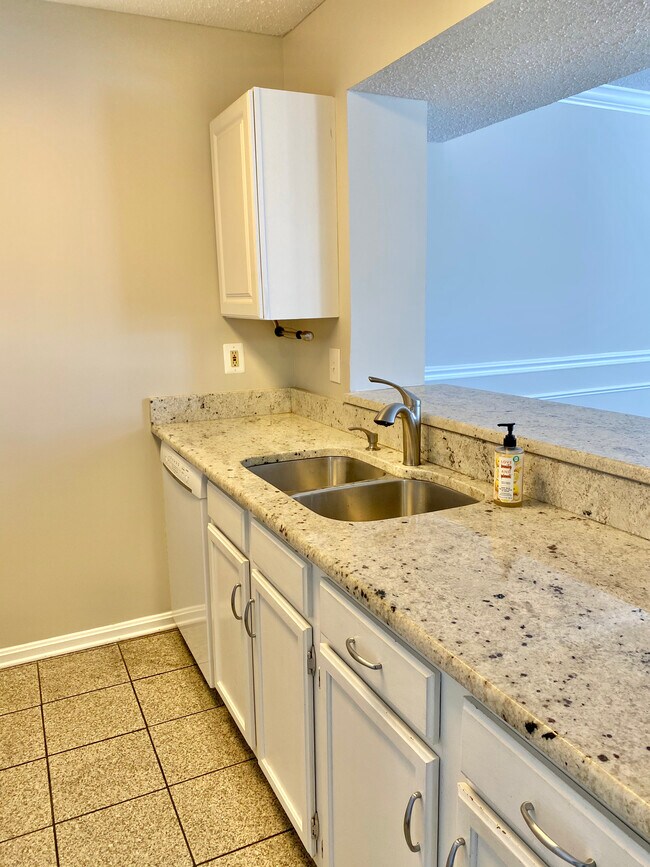 Building Photo - 6007 Ellesmere Ct