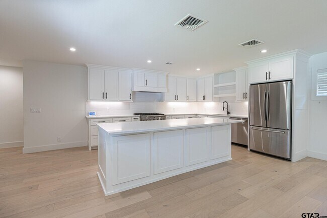 Building Photo - 3225 S Donnybrook Ave