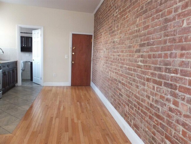 Building Photo - 152 New York Ave