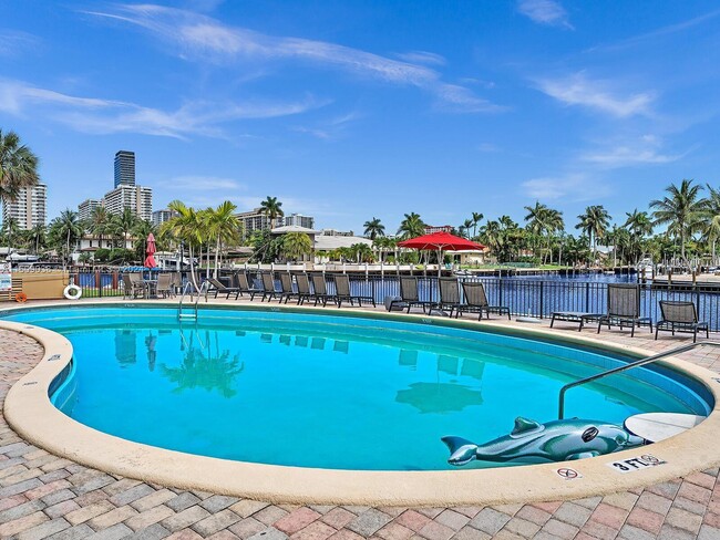 Foto del edificio - 301 Golden Isles Dr