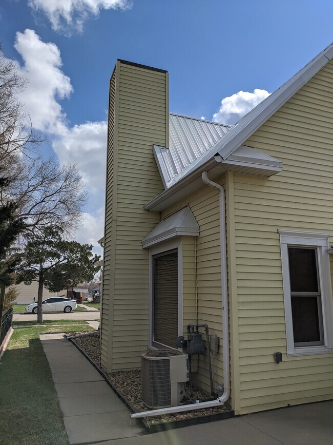 Foto del edificio - 208 W 2nd Ave