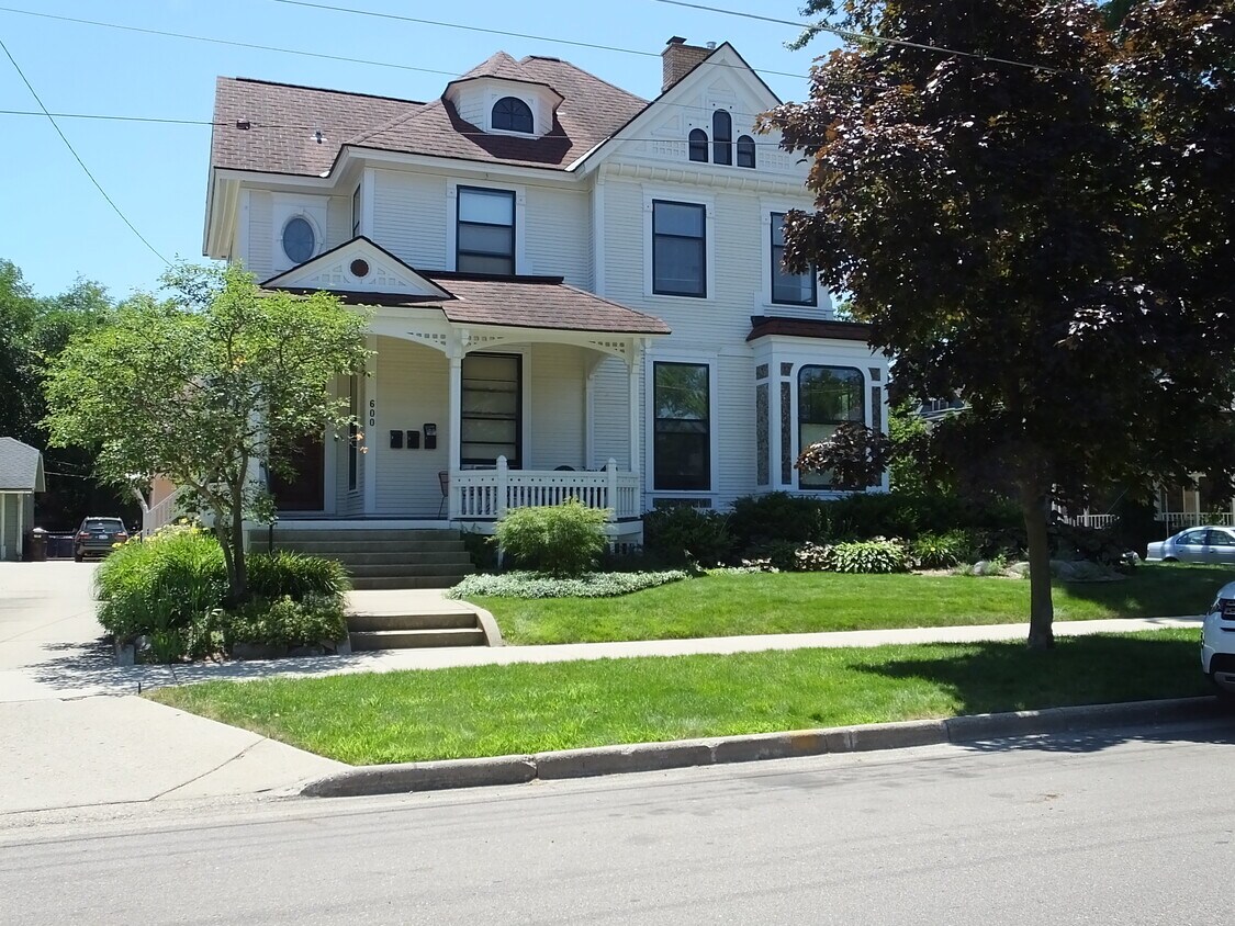 Primary Photo - 600 Fountain St NE