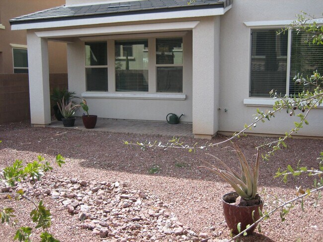 Foto del edificio - Beautiful 3 bd home in Summerlin Center ne...