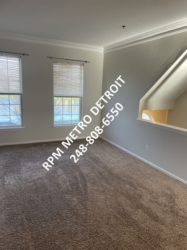 Building Photo - MOVE IN READY STERLING HEIGHTS CONDO