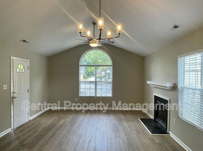 Foto del edificio - 320 Woodruff Park Ln