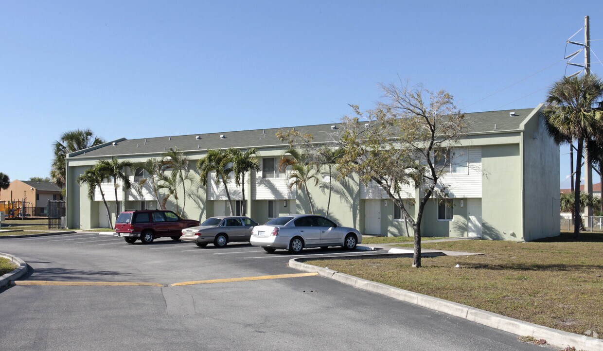 Robinson Village Apartments West Palm Beach Fl Apartments Com