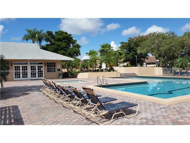 Foto principal - 2091 NW 96th Ter