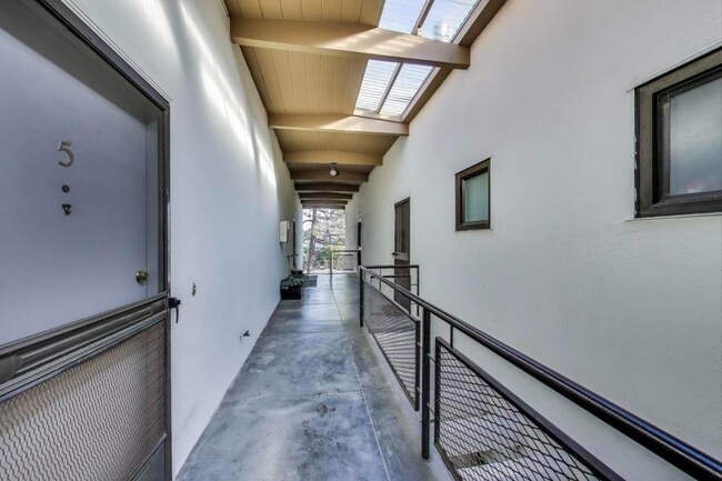 Building Photo - 100 Millbrae Ave