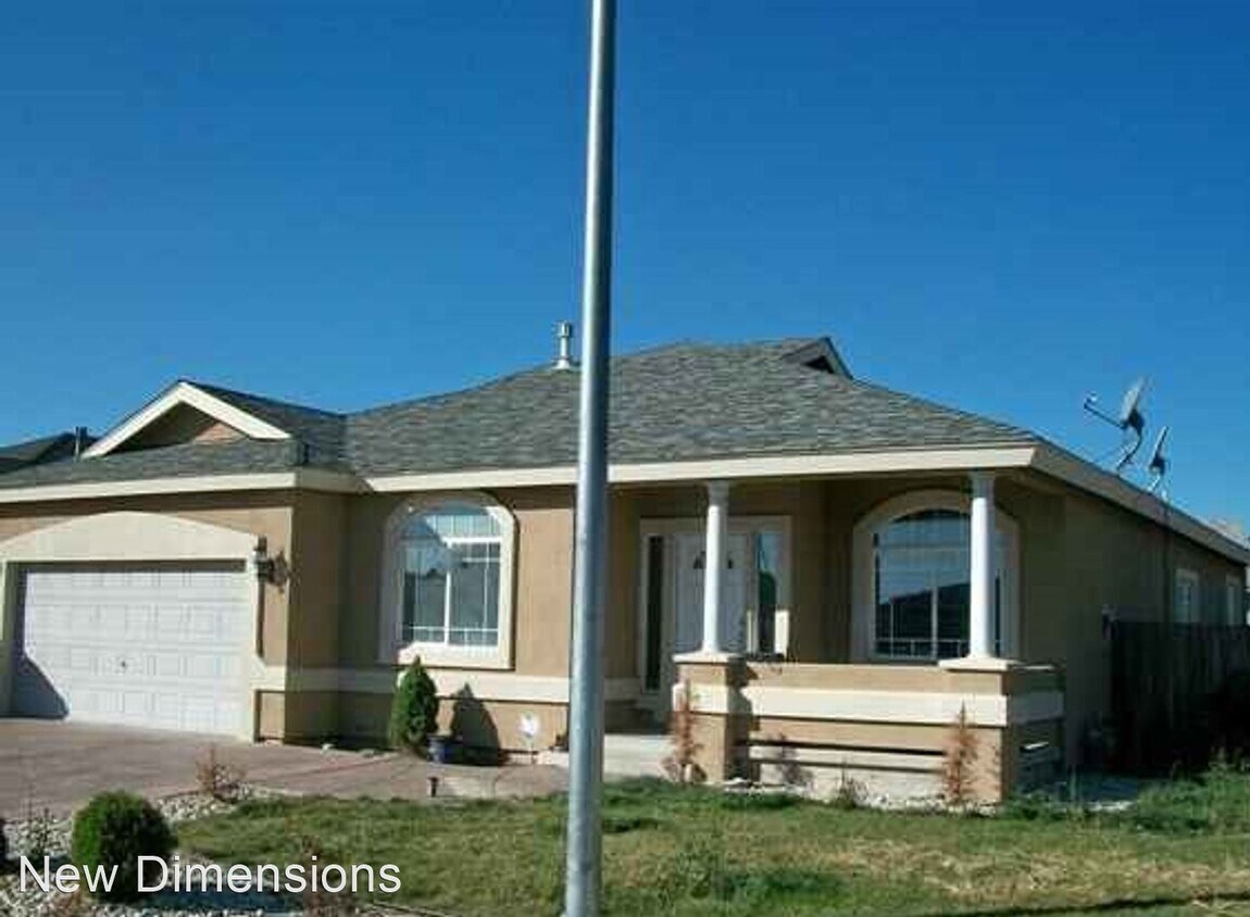 3 br, 2 bath House 2010 S Mackenzie Circle House Rental in Sparks