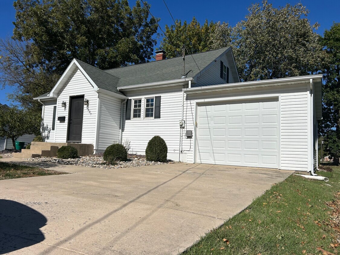 Foto principal - 237 N 2nd St