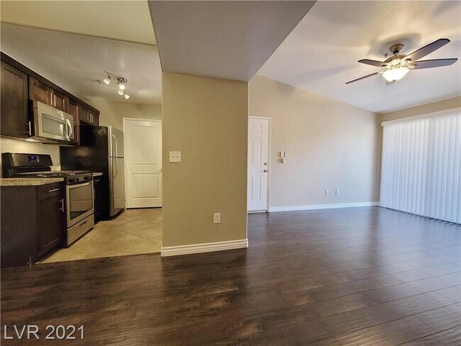 Foto del edificio - 950 Seven Hills Dr