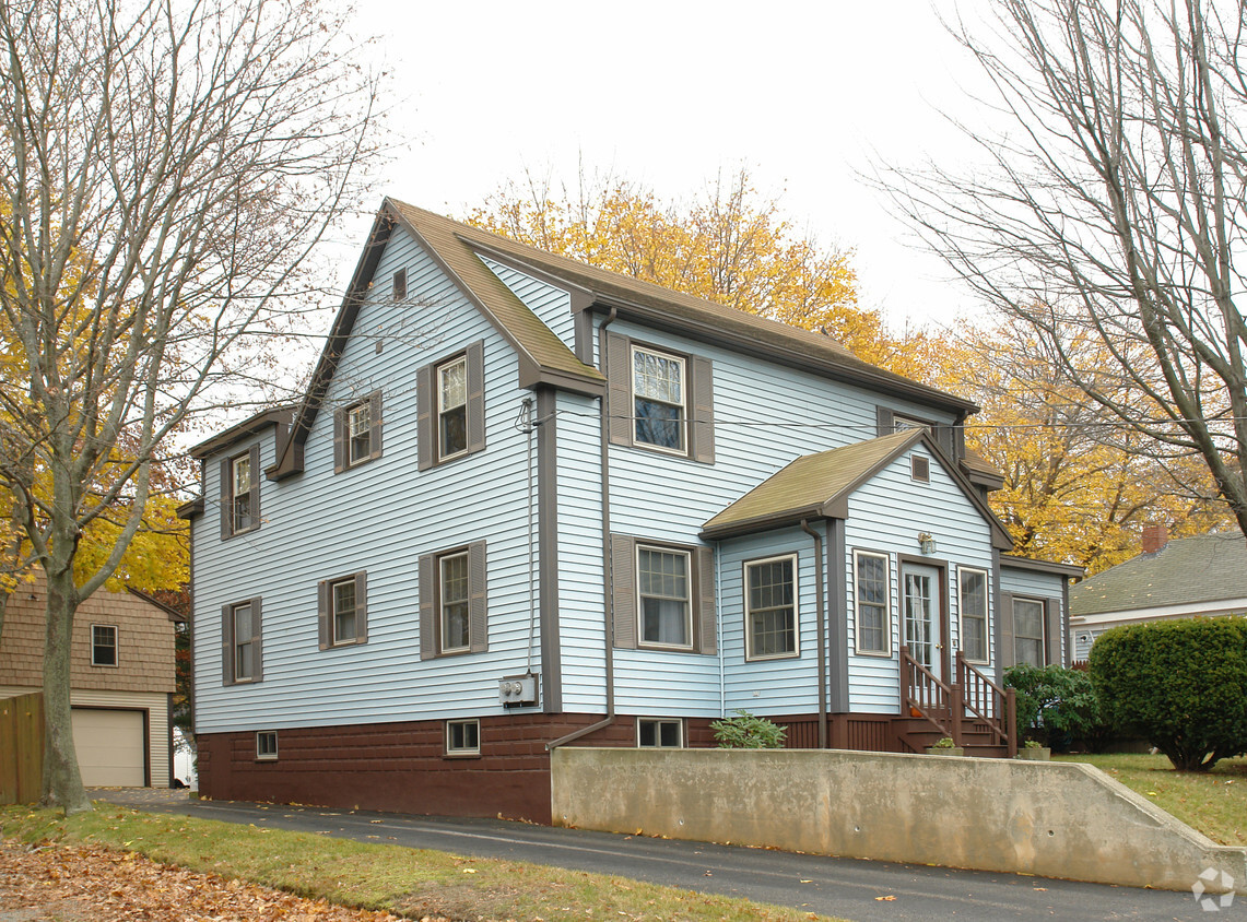 Primary Photo - 124 Main St