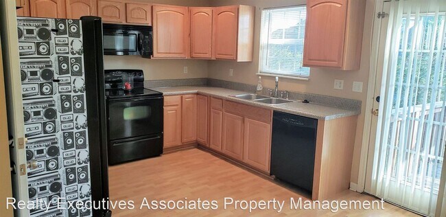 Building Photo - 2 br, 2.5 bath House - 806 Blue Spruce Way