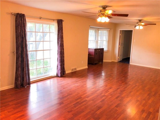 Foto del edificio - 6323 Preston Crest Ln
