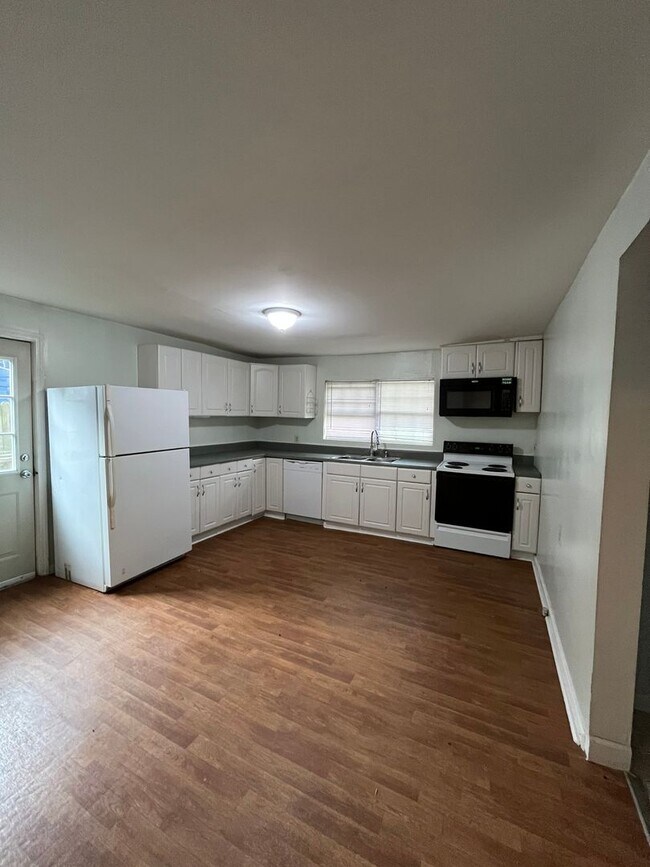 Building Photo - Charming 2 Bed/ 1.5 Bath Home in Lockeland...