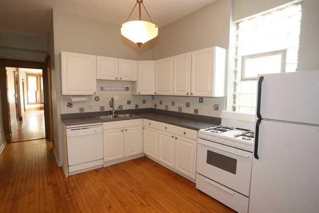 Foto del edificio - 1326 N Claremont Ave