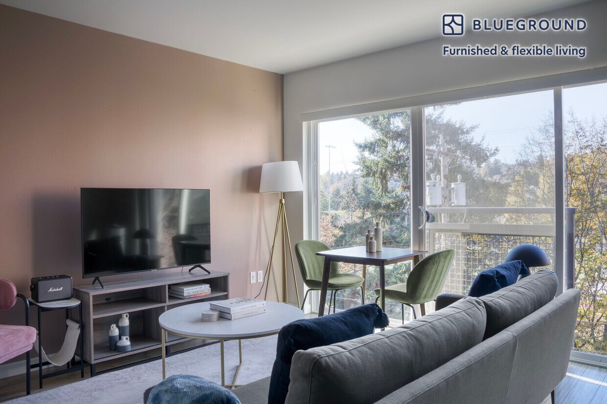 Foto principal - 3036 16th Ave W